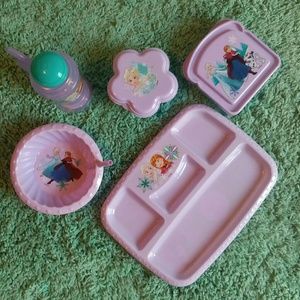 ❄️Disney's Frozen Dinnerware and Tupperware Set❄️